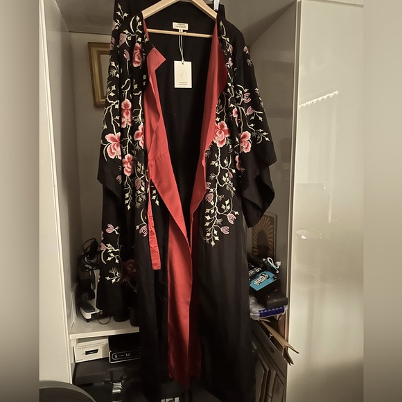 Chasing Unicorns Jackets & Blazers - Cu silk embroidered kimono!! Rare
